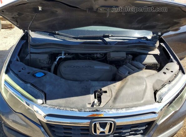 5FPYK3F65HB025202 2017 HONDA RIDGELINE Charcoal Front interior view