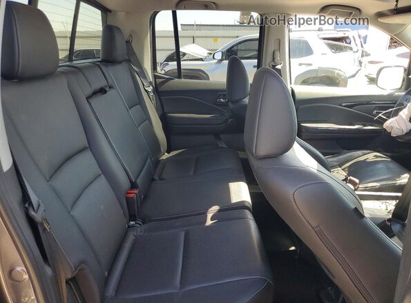 5FPYK3F70JB013411 2018 HONDA RIDGELINE Gray Vista de los asientos traseros