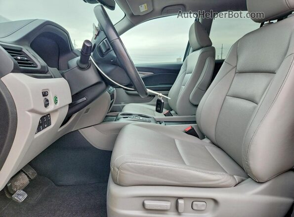 5FPYK3F72PB035886 2023 HONDA RIDGELINE Gray Vista interior delantera