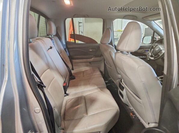 5FPYK3F77HB029079 2017 HONDA RIDGELINE Серебряный Вид задних сидений