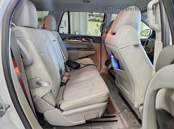 5GAKVCKD2HJ252884 2017 BUICK ENCLAVE Белый Вид задней части салона
