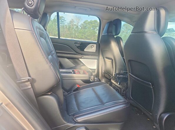 5LM5J7WC6LGL16651 2020 LINCOLN AVIATOR Gray Rear interior view