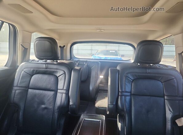 5LM5J7WC6LGL16651 2020 LINCOLN AVIATOR Gray Rear seats view