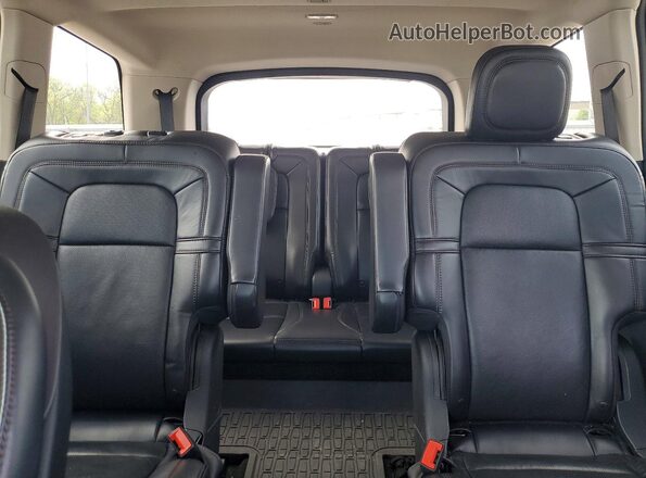 5LM5J7XC1MGL03175 2021 LINCOLN AVIATOR Silver Rear seats view