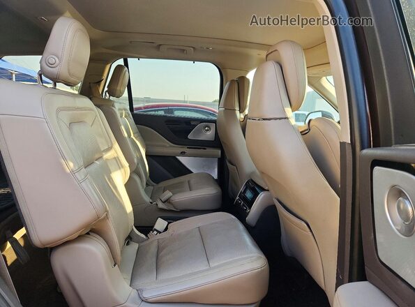 5LM5J7XC2LGL04267 2020 LINCOLN AVIATOR Коричневый Вид задней части салона