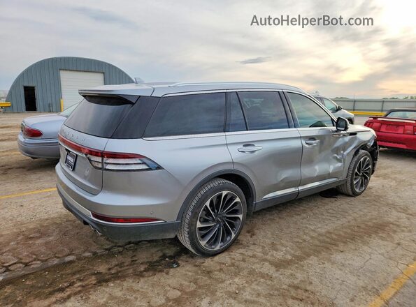 5LM5J7XC5LGL00567 2020 LINCOLN AVIATOR Серебряный Задняя правая четверть