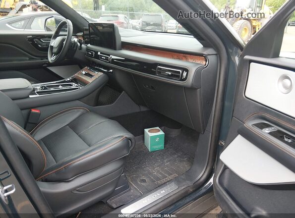 5LM5J9XC0SGL01247 2025 LINCOLN AVIATOR Light Blue Вид салона спереди