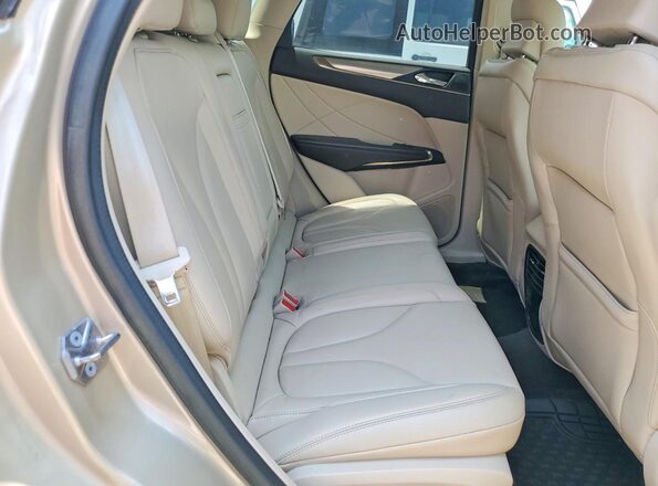 5LMCJ1C91HUL09595 2017 LINCOLN MKC Beige Vista interior trasera