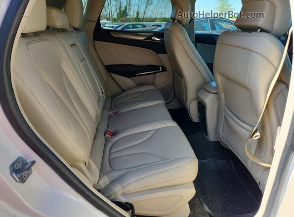 5LMCJ1C91KUL03433 2019 LINCOLN MKC Белый Вид задней части салона