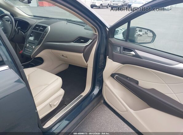 5LMCJ1C97KUL33830 2019 LINCOLN MKC Бирюзовый Вид салона спереди