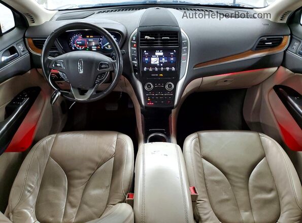 5LMCJ2C96KUL39799 2019 LINCOLN MKC Серый Вид панели приборов
