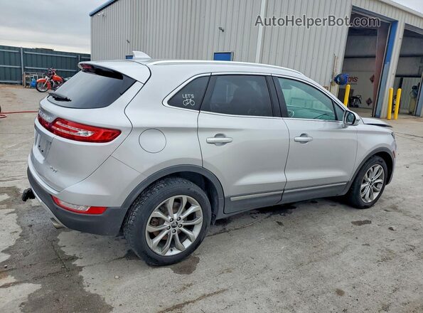 5LMCJ2C9XHUL00612 2017 LINCOLN MKC White Rear right