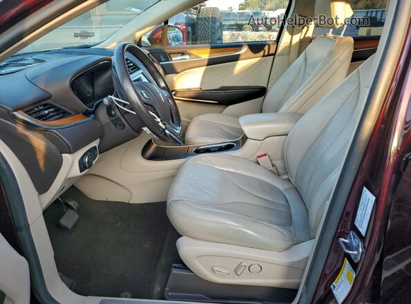 5LMCJ2D90KUL20549 2019 LINCOLN MKC Red Widok wnętrza z przodu