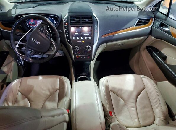 5LMCJ2D90KUL30367 2019 LINCOLN MKC Brown Vista del salpicadero