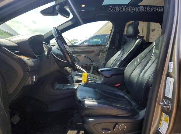 5LMCJ3D90HUL32411 2017 LINCOLN MKC Серый Вид салона спереди