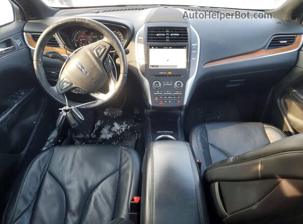 5LMCJ3D90HUL40069 2017 LINCOLN MKC Бордовый Вид панели приборов