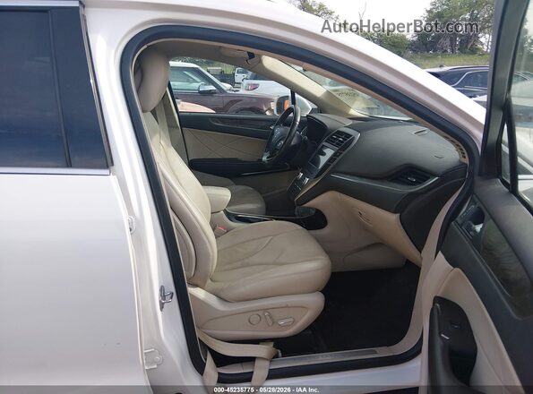 5LMCJ3D92JUL13624 2018 LINCOLN MKC Белый Вид салона спереди