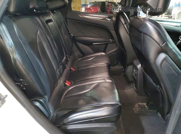 5LMCJ3D95KUL16499 2019 LINCOLN MKC Белый Вид задней части салона