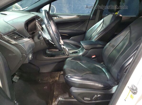 5LMCJ3D95KUL16499 2019 LINCOLN MKC Белый Вид салона спереди