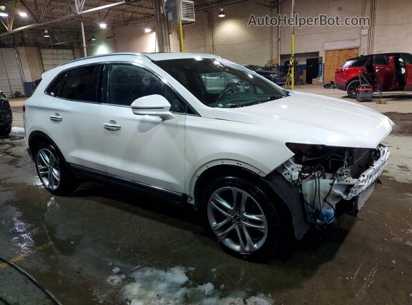 5LMCJ3D95KUL16499 2019 LINCOLN MKC Белый Передняя правая четверть