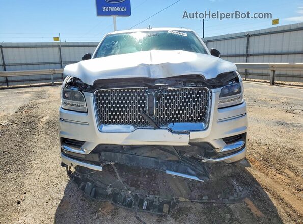 5LMJJ2HT5JEL05485 2018 LINCOLN NAVIGATOR Silver Widok z przodu