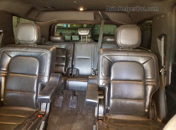 5LMJJ2HT5JEL05485 2018 LINCOLN NAVIGATOR Silver Widok tylnych siedzeń