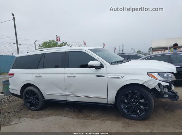 5LMJJ2LG2REL13016 2024 LINCOLN NAVIGATOR White Vista interior trasera