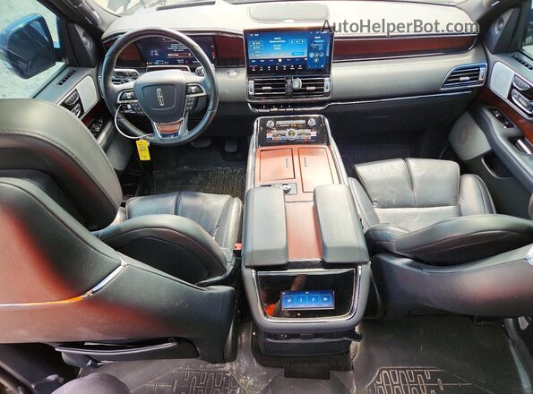5LMJJ2LG6PEL01447 2023 LINCOLN NAVIGATOR Черный Вид панели приборов