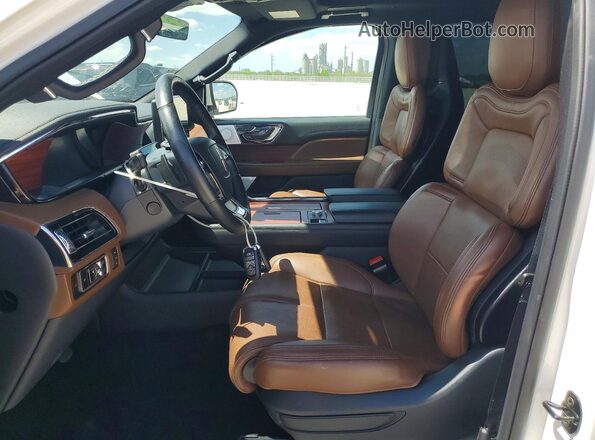 5LMJJ2LG7REL08832 2024 LINCOLN NAVIGATOR Белый Вид салона спереди