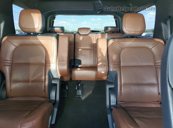 5LMJJ2LG7REL08832 2024 LINCOLN NAVIGATOR Белый Вид задних сидений