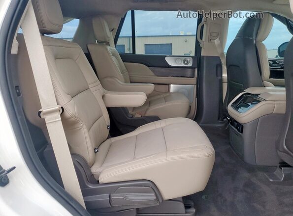 5LMJJ2LGXREL24295 2024 LINCOLN NAVIGATOR Белый Вид задней части салона