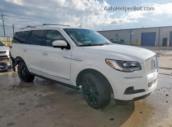 5LMJJ2LGXREL24295 2024 LINCOLN NAVIGATOR Белый Передняя правая четверть