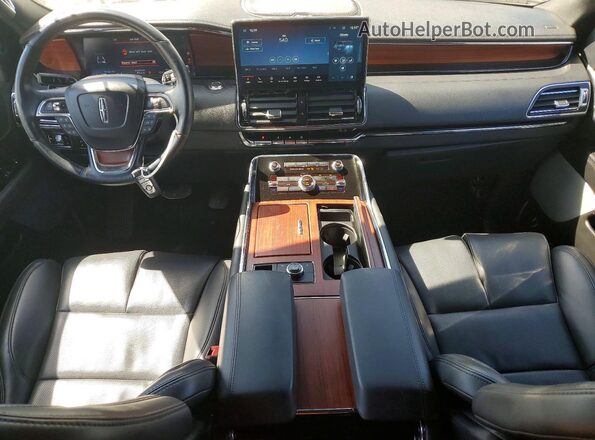 5LMJJ2NG2PEL12930 2023 LINCOLN NAVIGATOR Белый Вид панели приборов