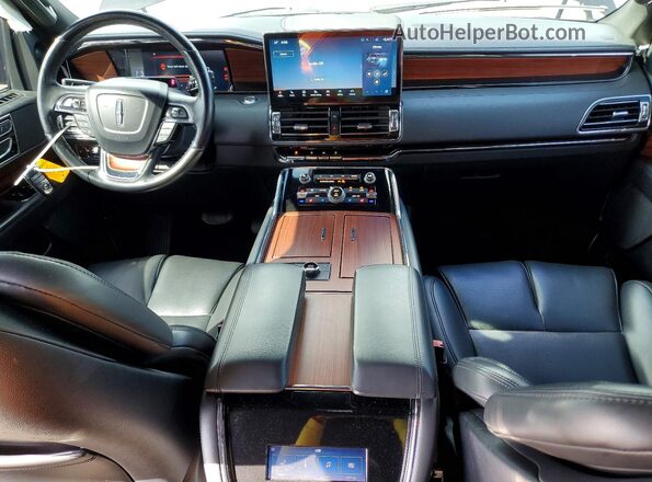 5LMJJ3NG1REL04360 2024 LINCOLN NAVIGATOR Черный Вид панели приборов