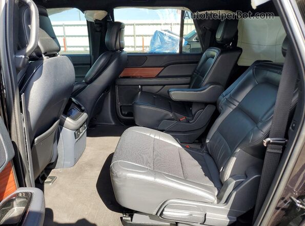5LMJJ3NG1REL04360 2024 LINCOLN NAVIGATOR Черный Вид задней части салона