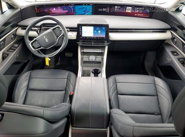 5LMPJ8J42SJ902022 2025 LINCOLN NAUTILUS Черный Вид панели приборов