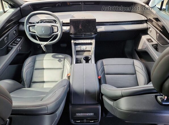 5LMPJ8J49SJ933588 2025 LINCOLN NAUTILUS Темно-бордовый Вид панели приборов