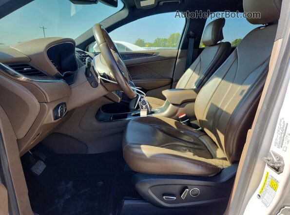 5LMTJ3DH2HUL04259 2017 LINCOLN MKC Белый Вид салона спереди