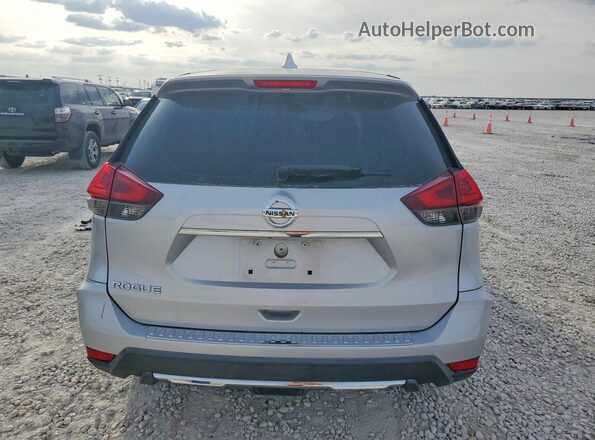 5N1AT2MT0JC829450 2018 NISSAN ROGUE Silver Widok z tyłu