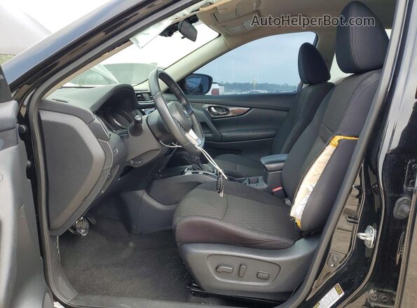 5N1AT2MT1HC886783 2017 NISSAN ROGUE Черный Вид салона спереди