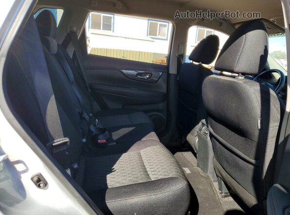 5N1AT2MT1JC745864 2018 NISSAN ROGUE Серебряный Вид задней части салона