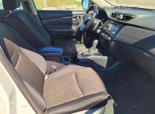 5N1AT2MT8HC803835 2017 NISSAN ROGUE Белый Вид спереди