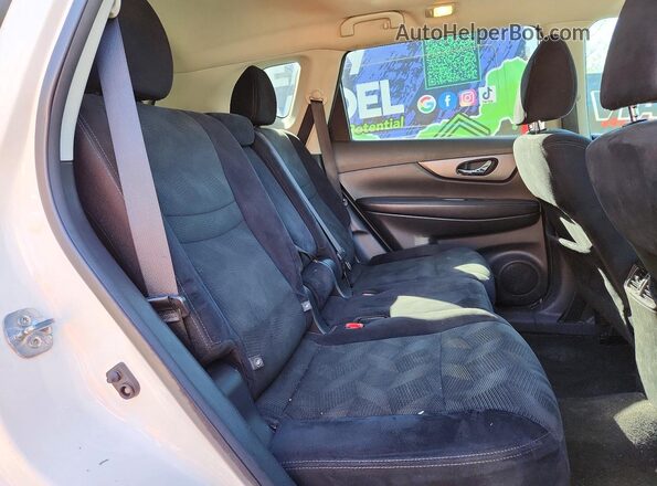 5N1AT2MV6GC890246 2016 NISSAN ROGUE Белый Вид задней части салона