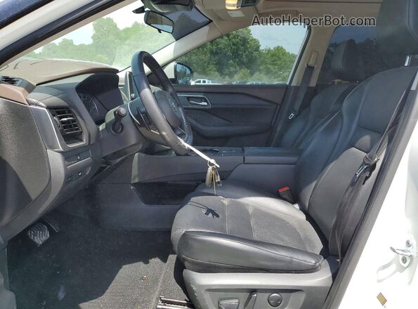 5N1AT3BAXMC791673 2021 NISSAN ROGUE White Front interior view