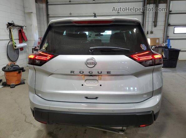 5N1BT3AA9SC773913 2025 NISSAN ROGUE Серебряный Вид сзади