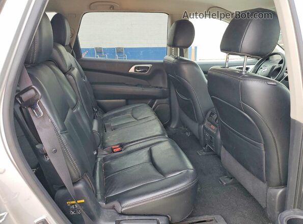5N1DR2MM0HC642756 2017 NISSAN PATHFINDER Silver Vista interior trasera