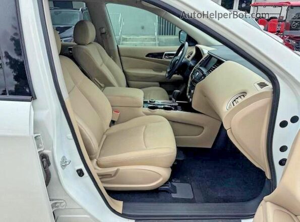 5N1DR2MM1HC627750 2017 NISSAN PATHFINDER White Vista interior delantera
