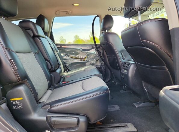 5N1DR2MM5KC632702 2019 NISSAN PATHFINDER Gray Widok wnętrza z tyłu