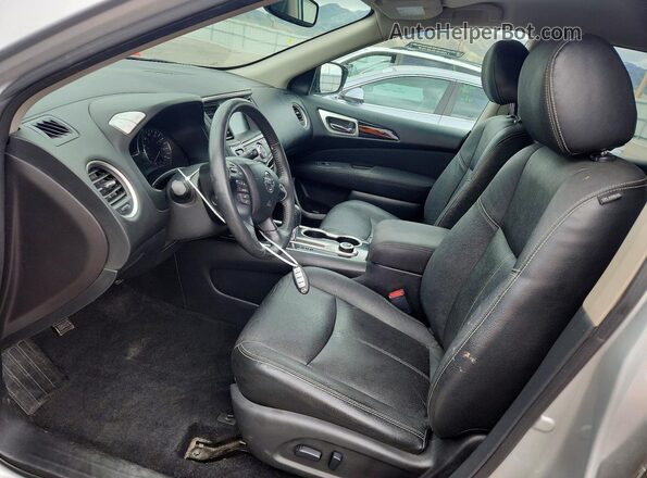 5N1DR2MM6HC619174 2017 NISSAN PATHFINDER Silver Widok wnętrza z przodu