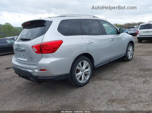 5N1DR2MM6JC665464 2018 NISSAN PATHFINDER Серебряный Задняя правая четверть